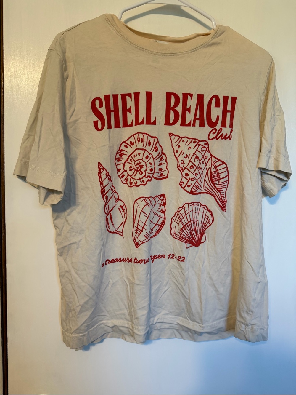 H&M Cream Short-Sleeve Tee with Red Shell Graphic